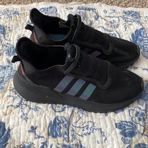 Pre loved adidas sneakers! **read description **
